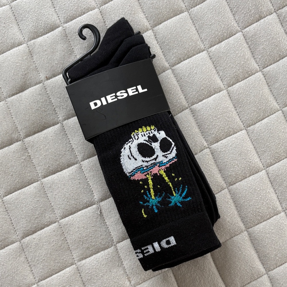 Diesel Black Skull Graphic Men's Socks